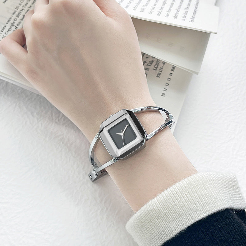 ⏳Spécial à durée limitée⏰Montre quartz minimaliste à cadran carré⌚
